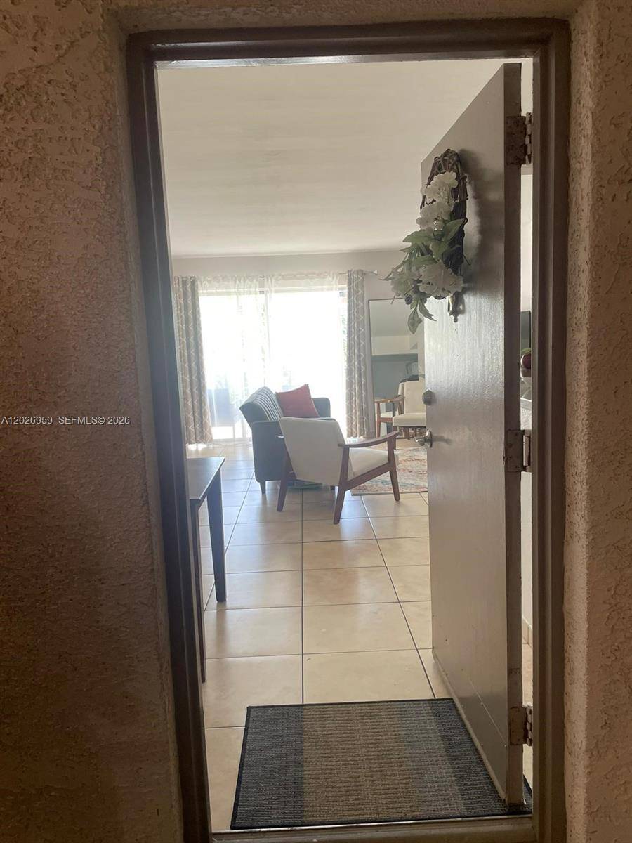 10393 N Kendall DrMiami - Condo 1-4 Stories,Condo condo unit U6 - picture