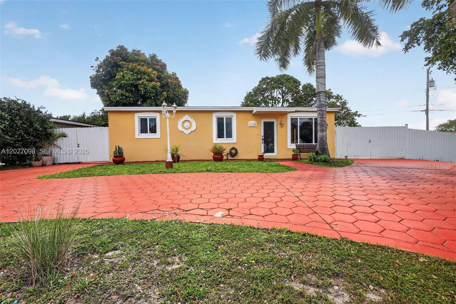 1440 N 68th AveHollywood - picture