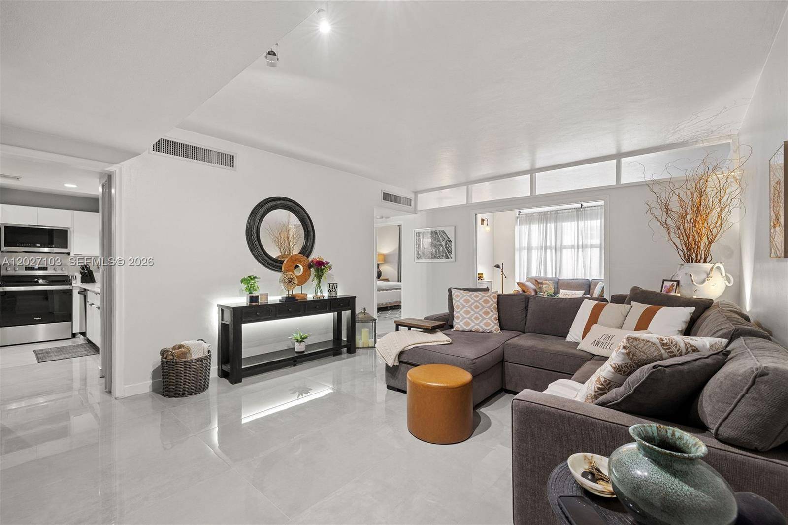 5001 Collins AveMiami Beach - Condo 5+ Stories,Condo condo unit 1E - picture