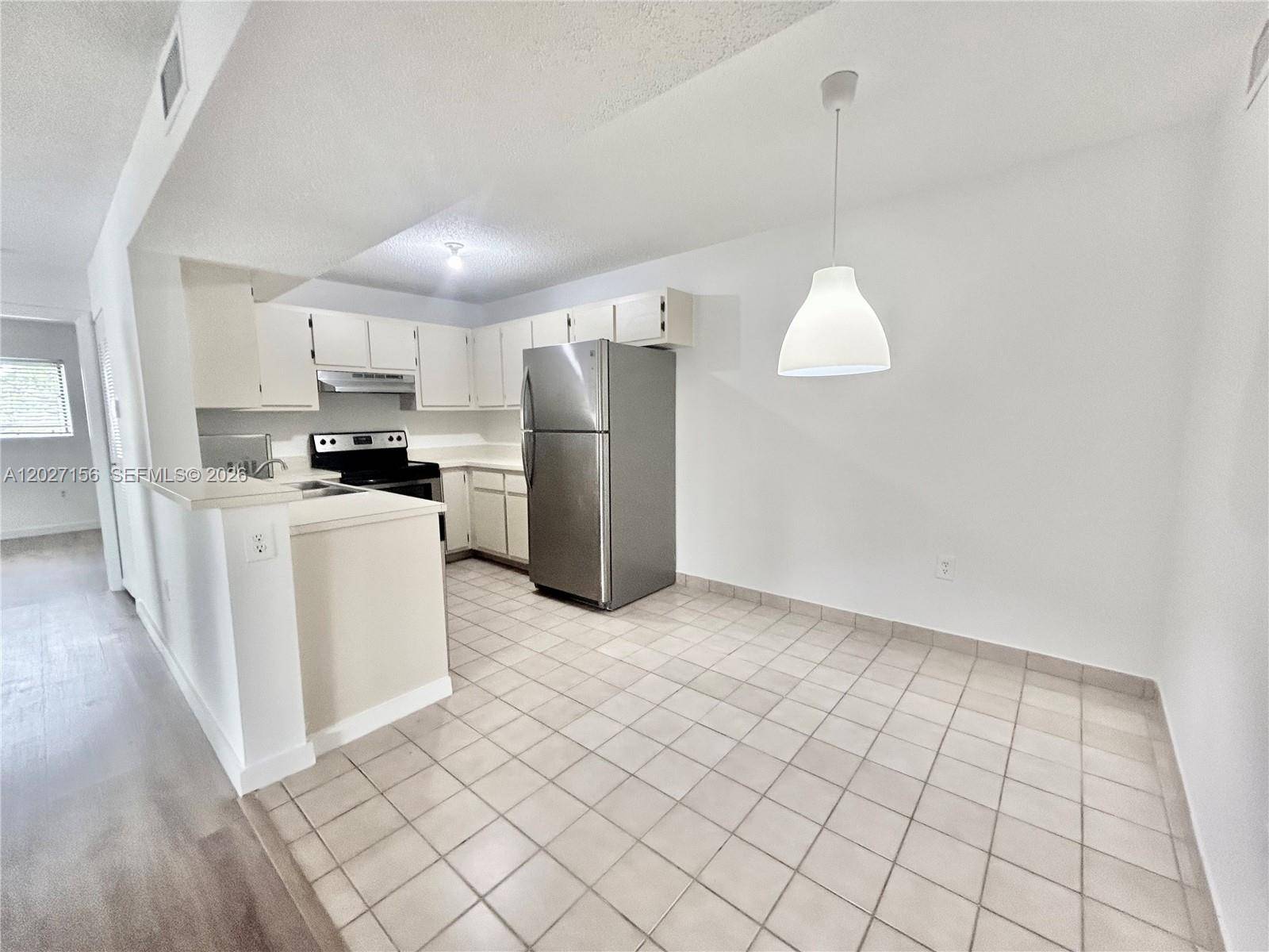 400 W Palm Cir WPembroke Pines - Condo 1-4 Stories,Condo condo unit 201 - picture