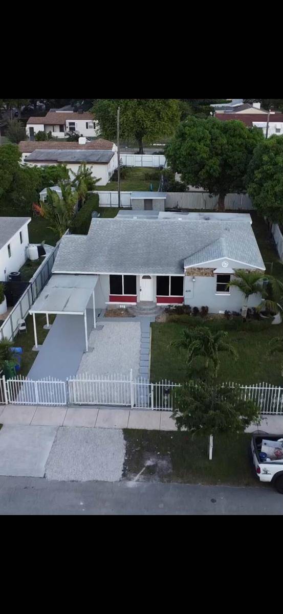 4315 NW 11thMiami - picture