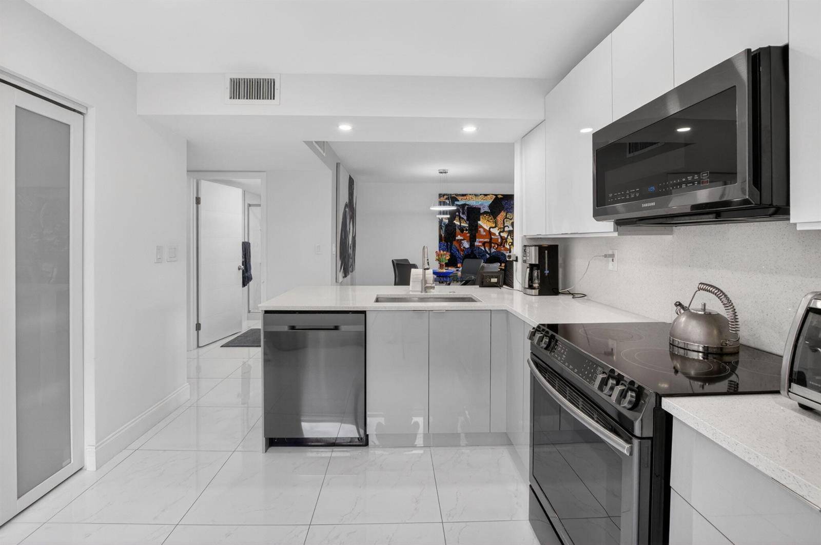 15401 PembridgeDelray Beach - PEMBRIDGE A THRU I,LAKES OF DELRAY condo unit 15 - picture