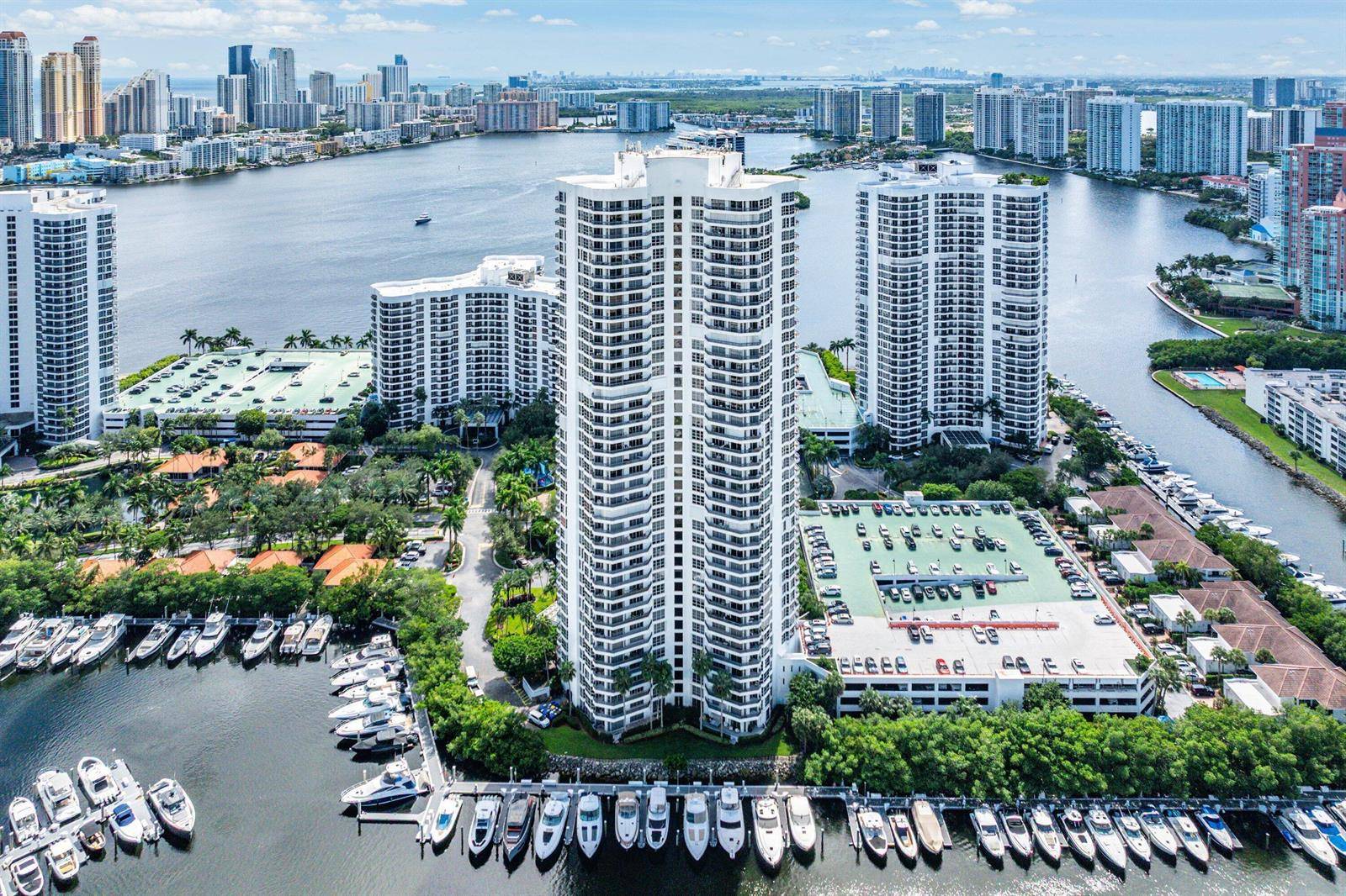 3500 Mystic PointeAventura - picture