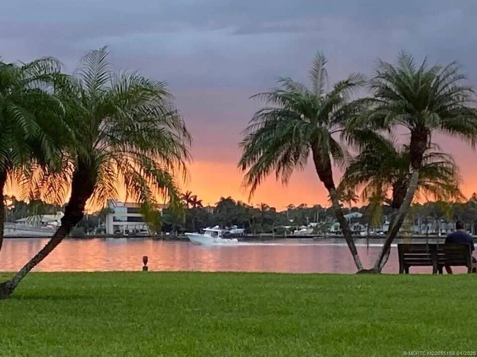 1950 SW Palm CityStuart - CIRCLE BAY YACHT CLUB COND condo unit 9102 - picture