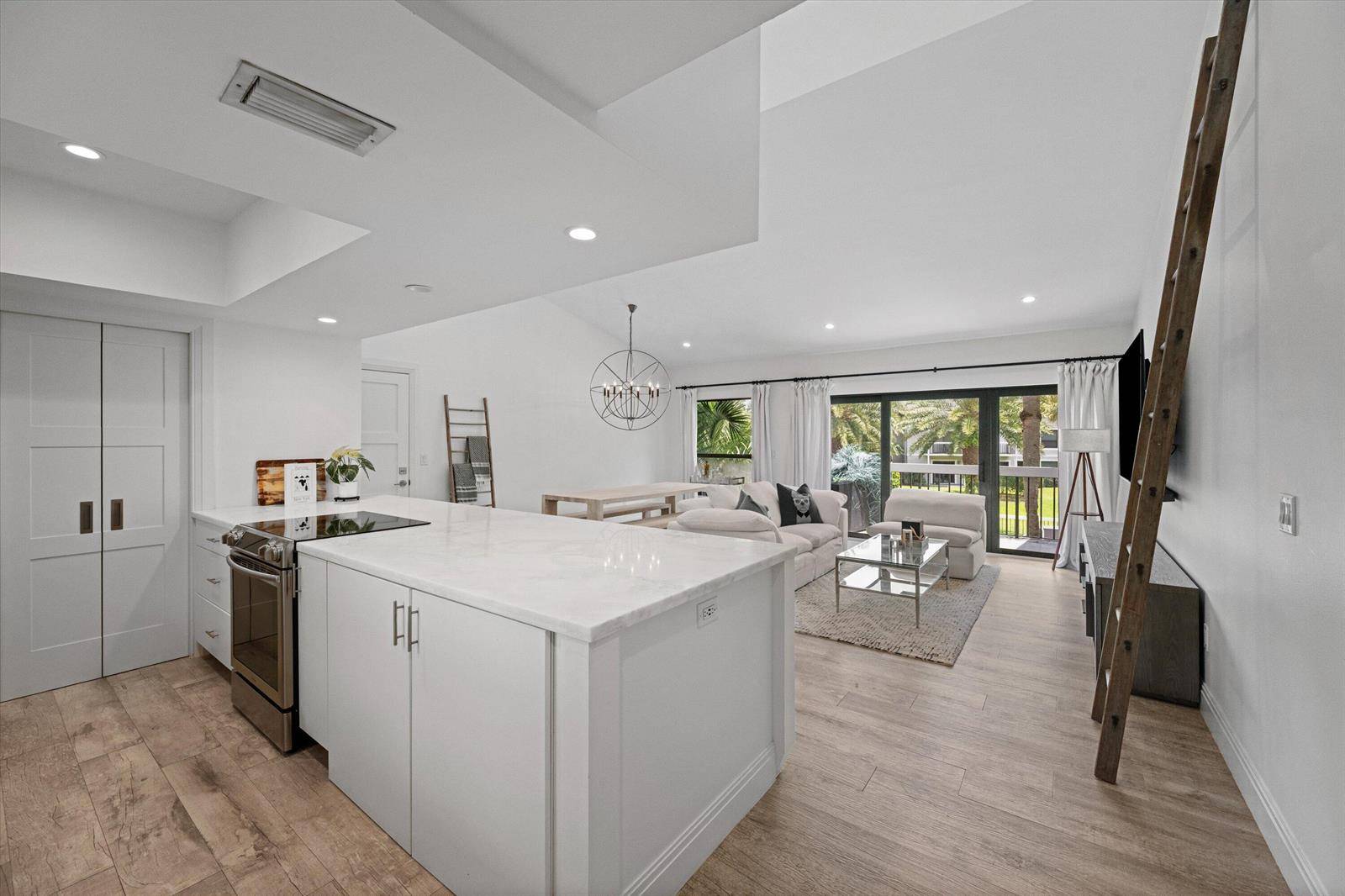 11863 WimbledonWellington - TENNIS LODGES,PALM BEACH POLO condo unit 532 - picture