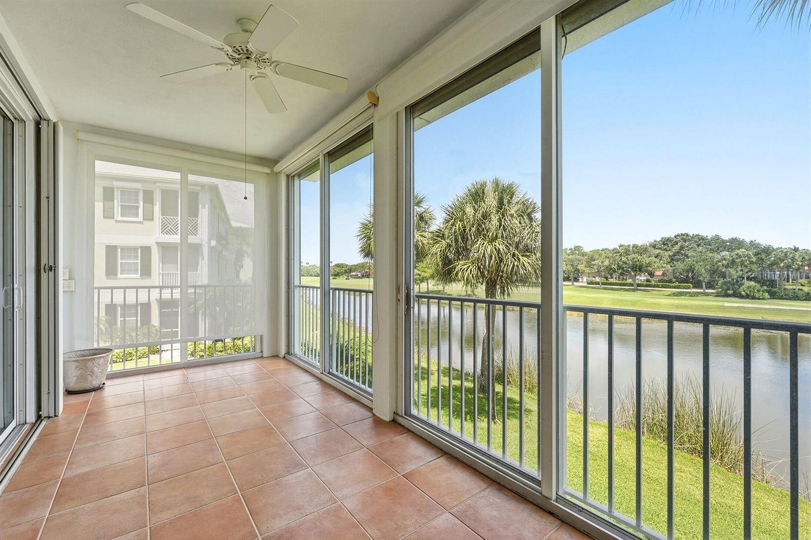 4775 S HarborVero Beach - CAMDEN HOUSE AT OAK HARBOR condo unit 201 - picture