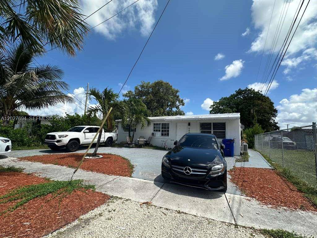 685 SW 7th TerrDania Beach - picture