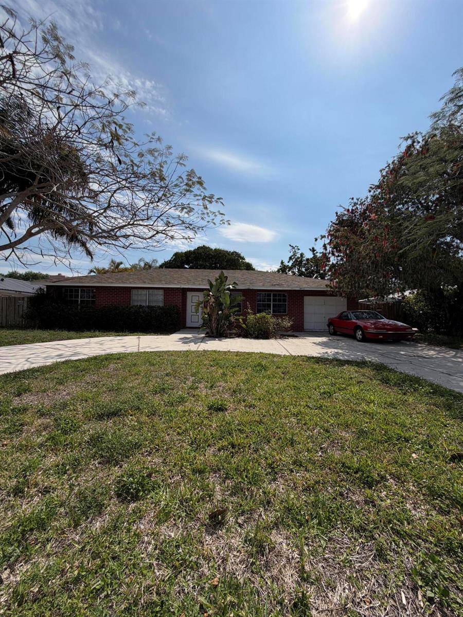 104 W Swan PkwyRoyal Palm Beach - picture