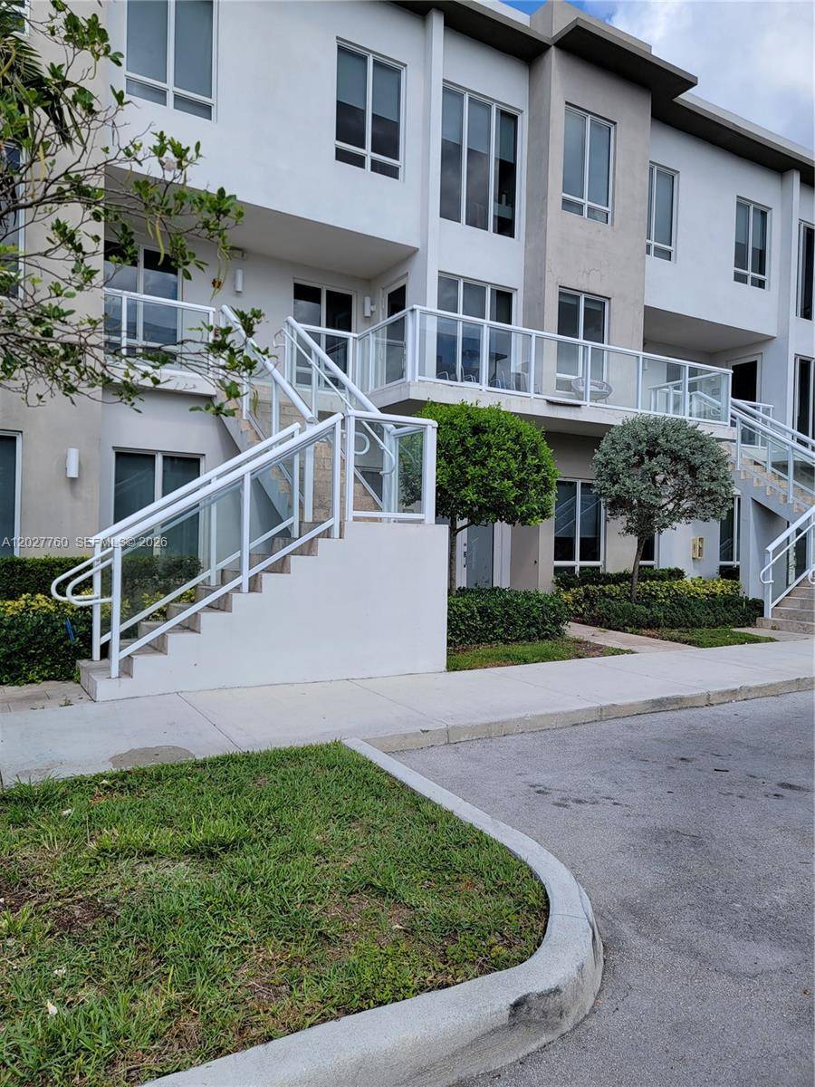6310 NW 103rd PlDoral - Condo 1-4 Stories,Condo condo unit 202 - picture