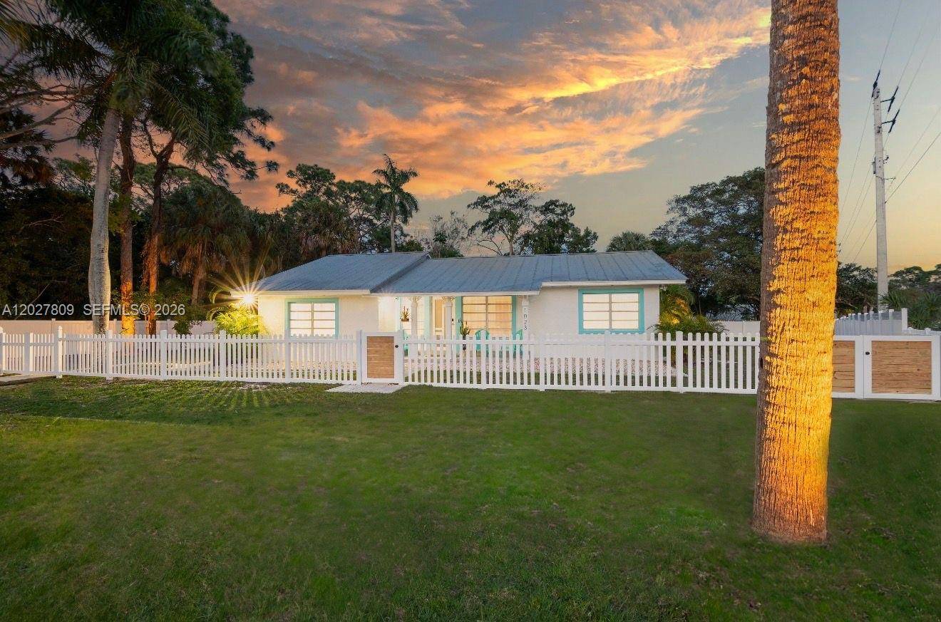 1023 SE 7th StStuart - picture