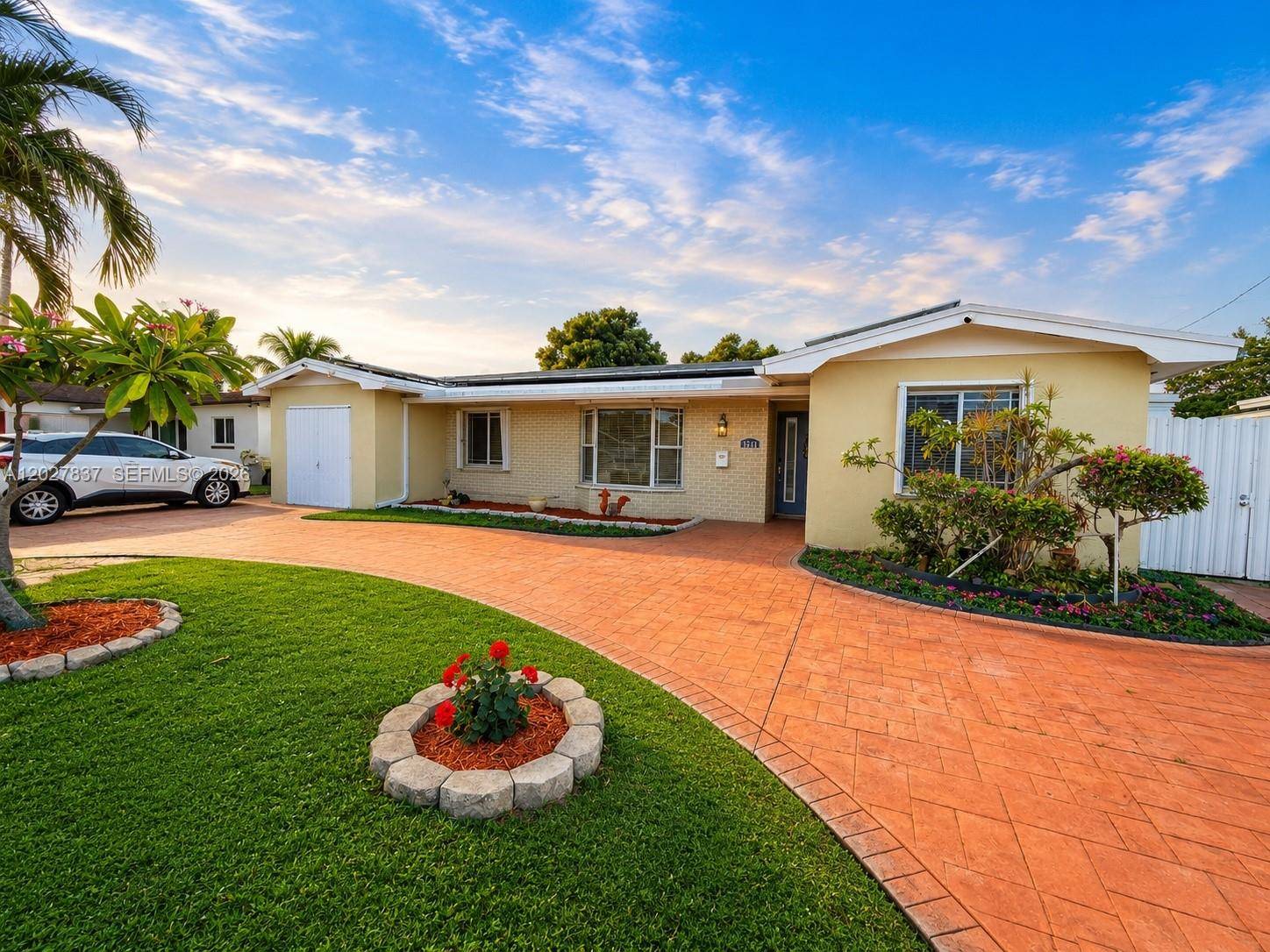 7513 Grant CtHollywood - BOULEVARD HEIGHTS SEC 14 condo unit . - picture