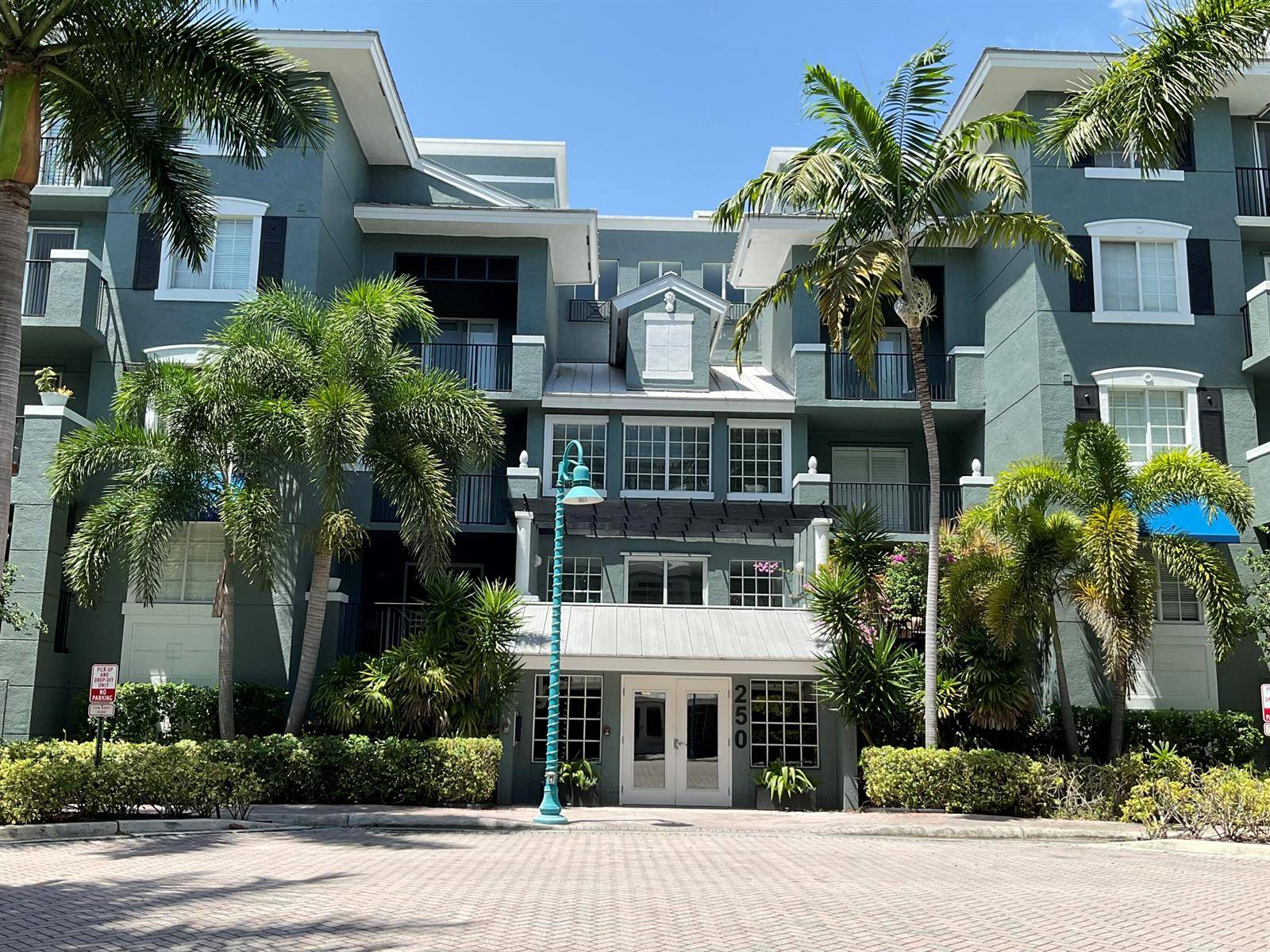 250 NE 3rdDelray Beach - PINEAPPLE GROVE VILLAGE CO,Pineapple Grove Vill condo unit 1515 - picture