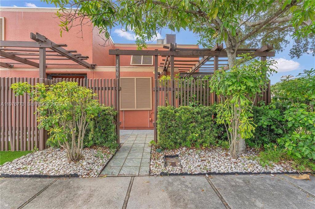 1490 LagunaPembroke Pines - picture