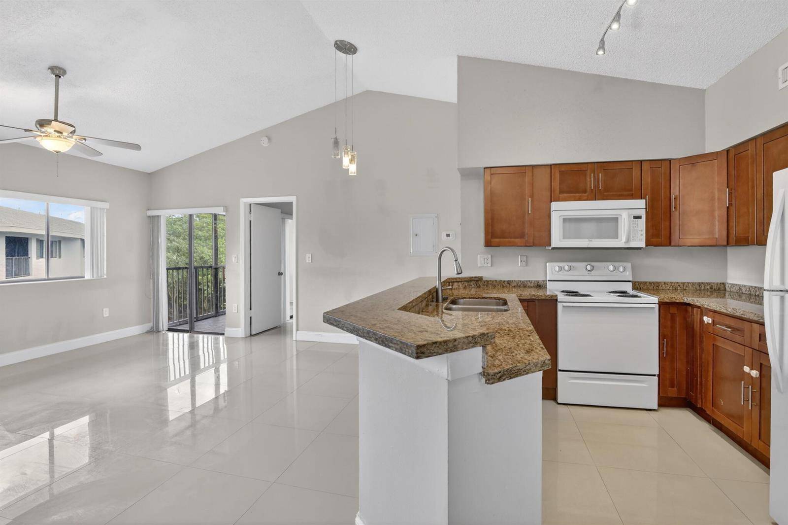 2445 SW 18thFort Lauderdale - MARINA OAKS CONDO condo unit 922 - picture