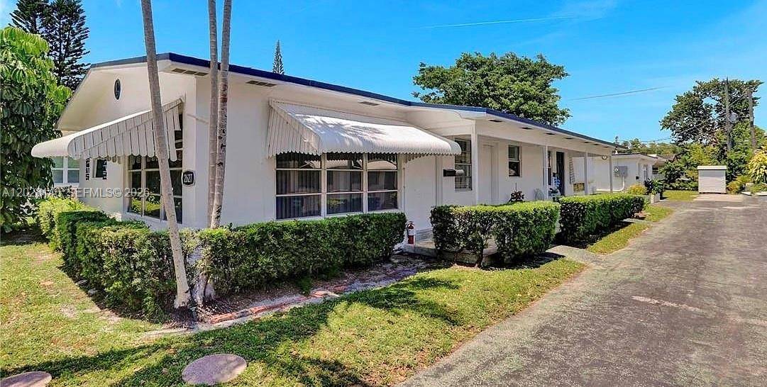 2627 Lincoln StHollywood - picture