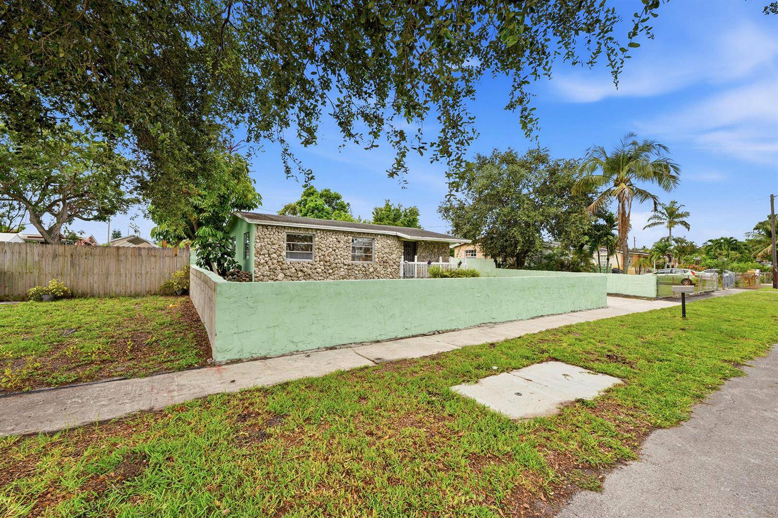 6404 OakHollywood - picture
