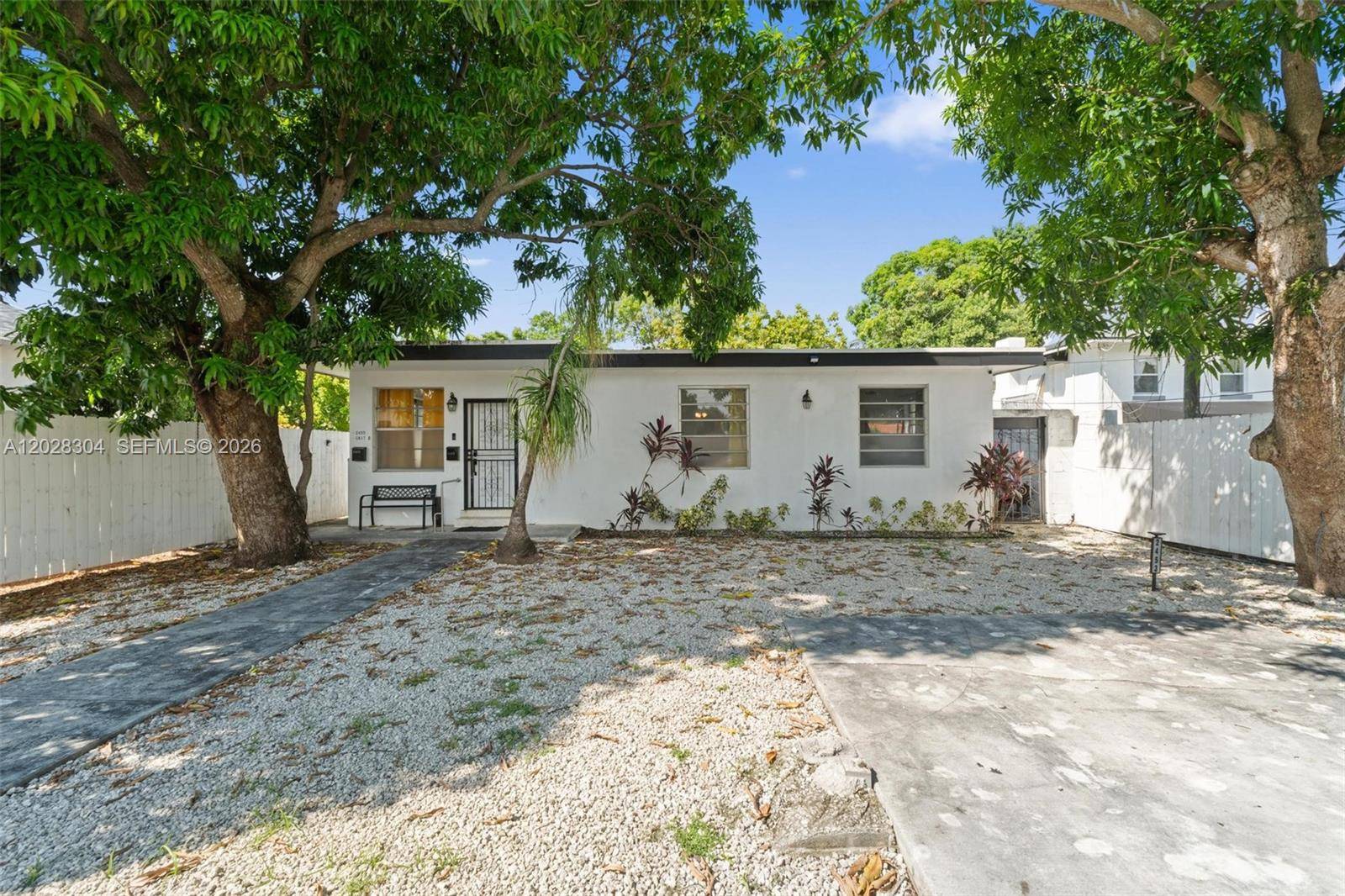 2453 SW 17th StMiami - picture