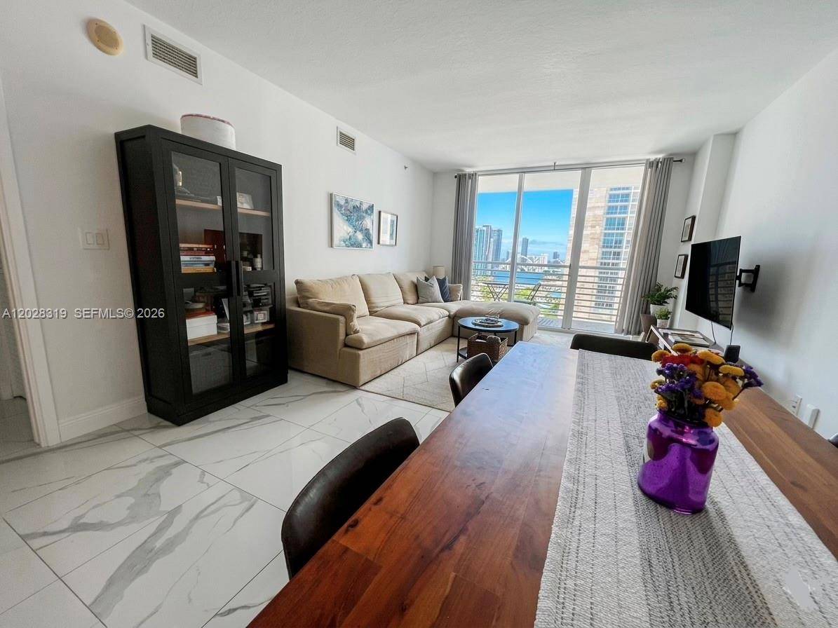 335 S Biscayne BlvdMiami - Condo/Co-Op/Annual,Condo condo unit 3300 - picture