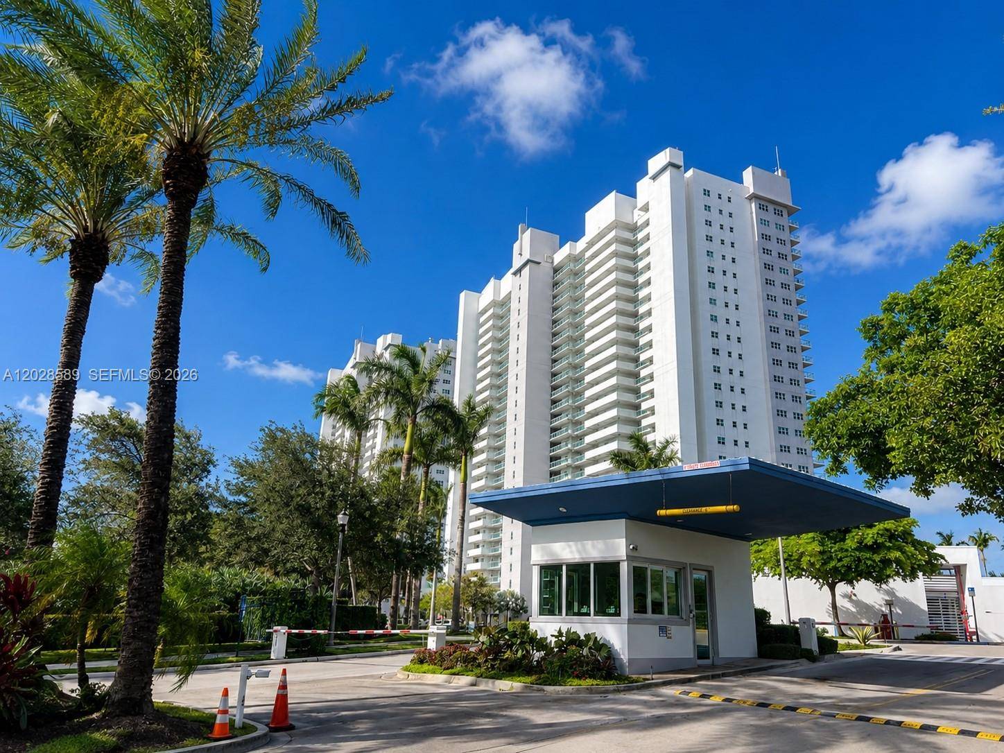 14951 Royal Oaks LnNorth Miami - Condo 5+ Stories,Condo condo unit 2002 - picture