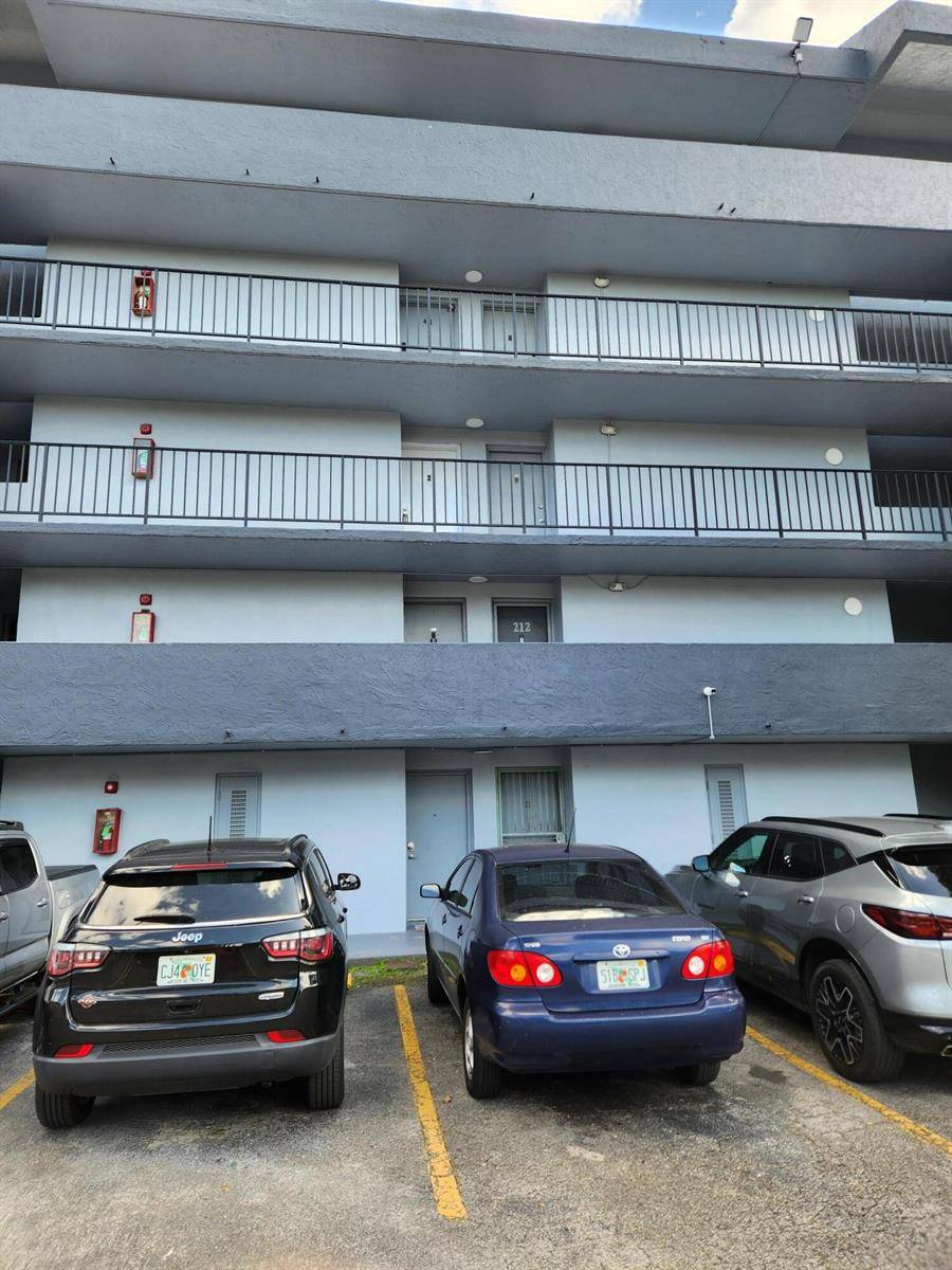 210 FontainebleauMiami - The Greens Condominiums condo unit 311 - picture