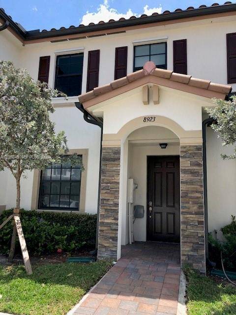8923 W 35th AveHialeah - picture