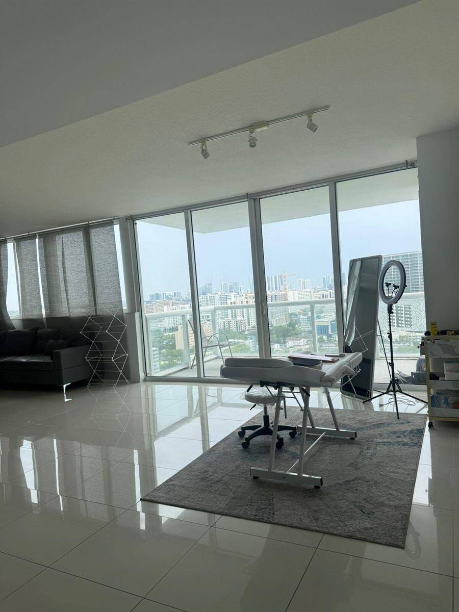 1861 NW S RiverMiami - TERRAZAS RIVERPARK VILLAGE condo unit 2408 - picture