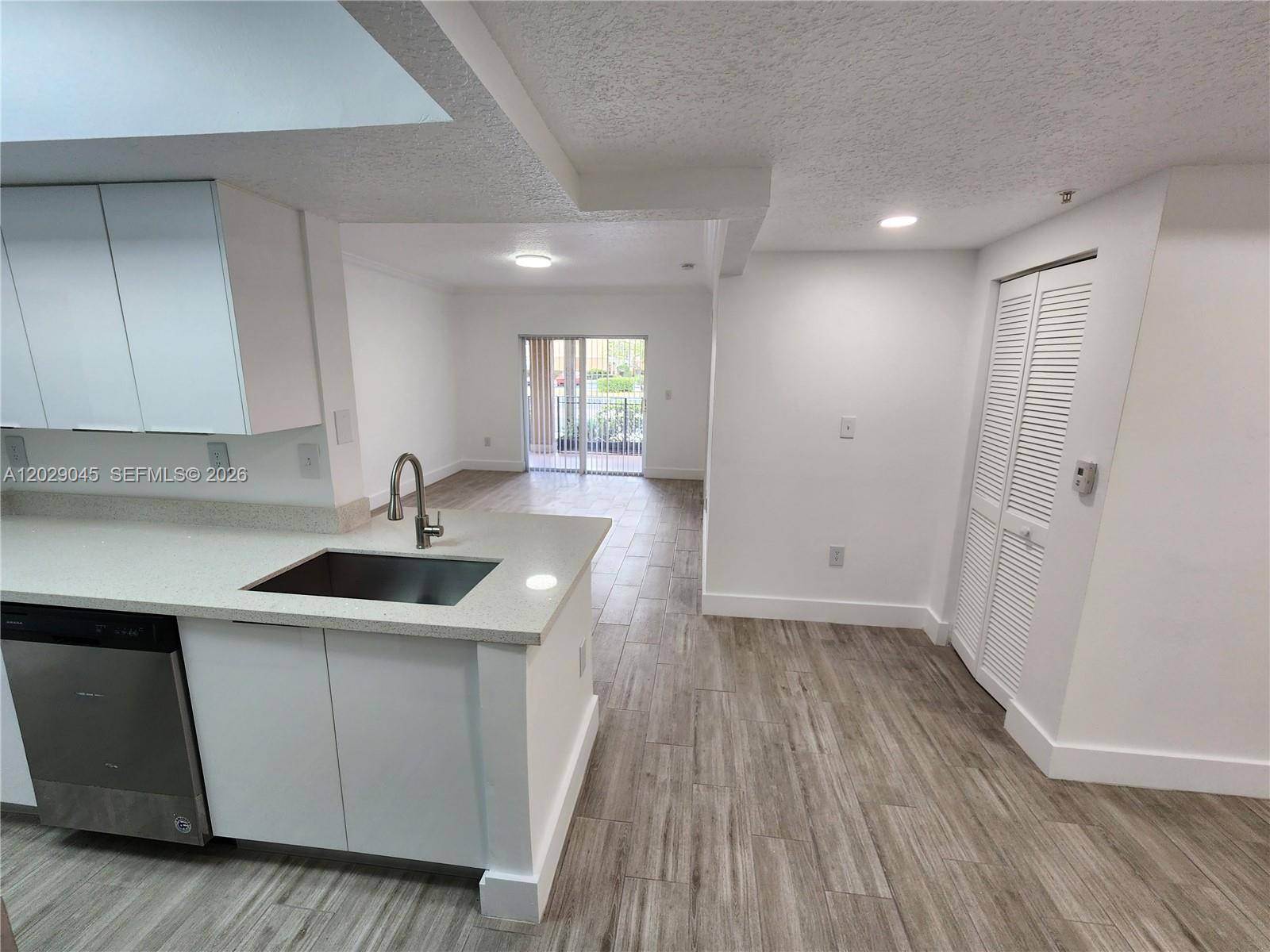 215 SW 117th TerPembroke Pines - Condo 1-4 Stories,Condo condo unit 14101 - picture