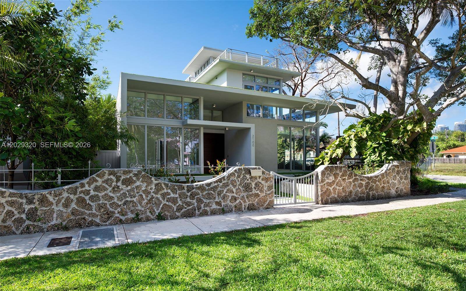 2100 S Miami AveMiami - picture