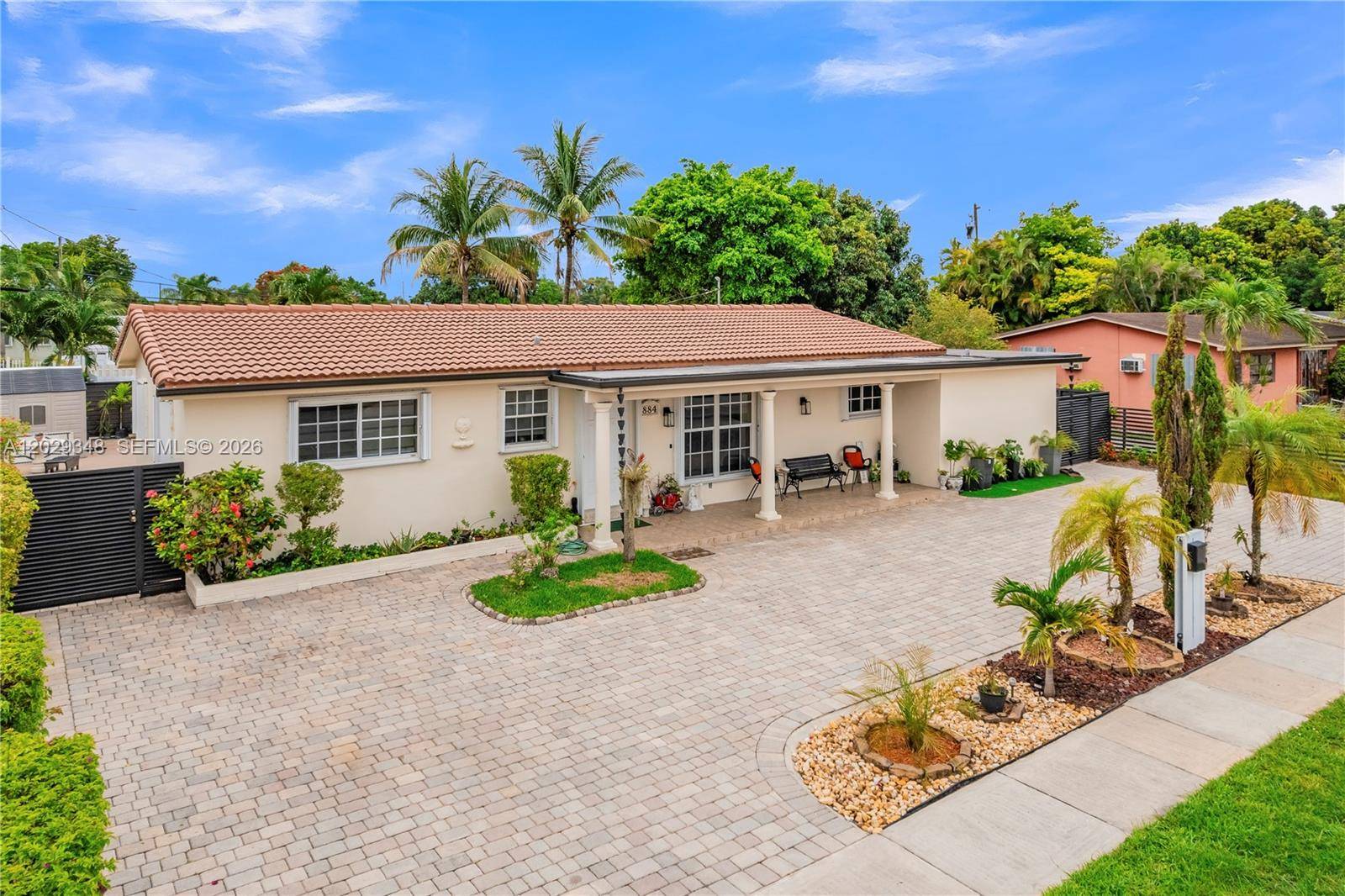884 W 72nd PlHialeah - picture