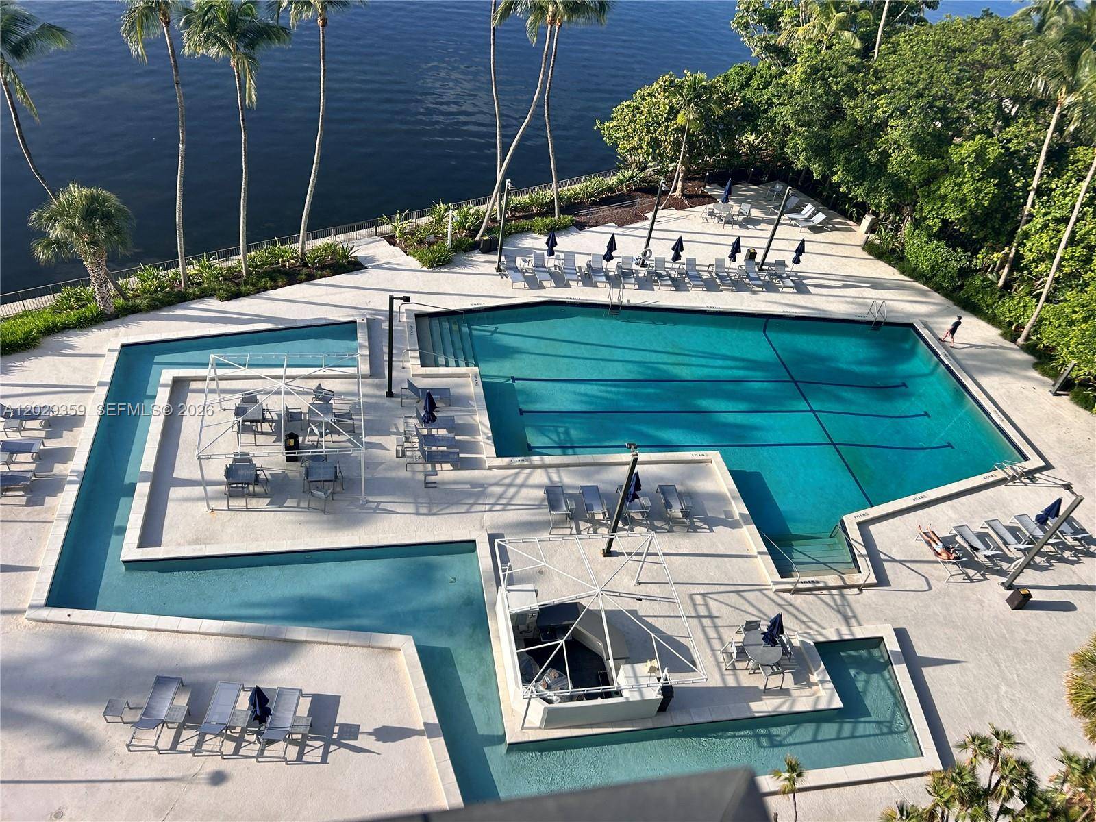 2333 Brickell AveMiami - BRICKELL BAY CLUB CONDO,Brickell Bay Club condo unit 1402 - picture