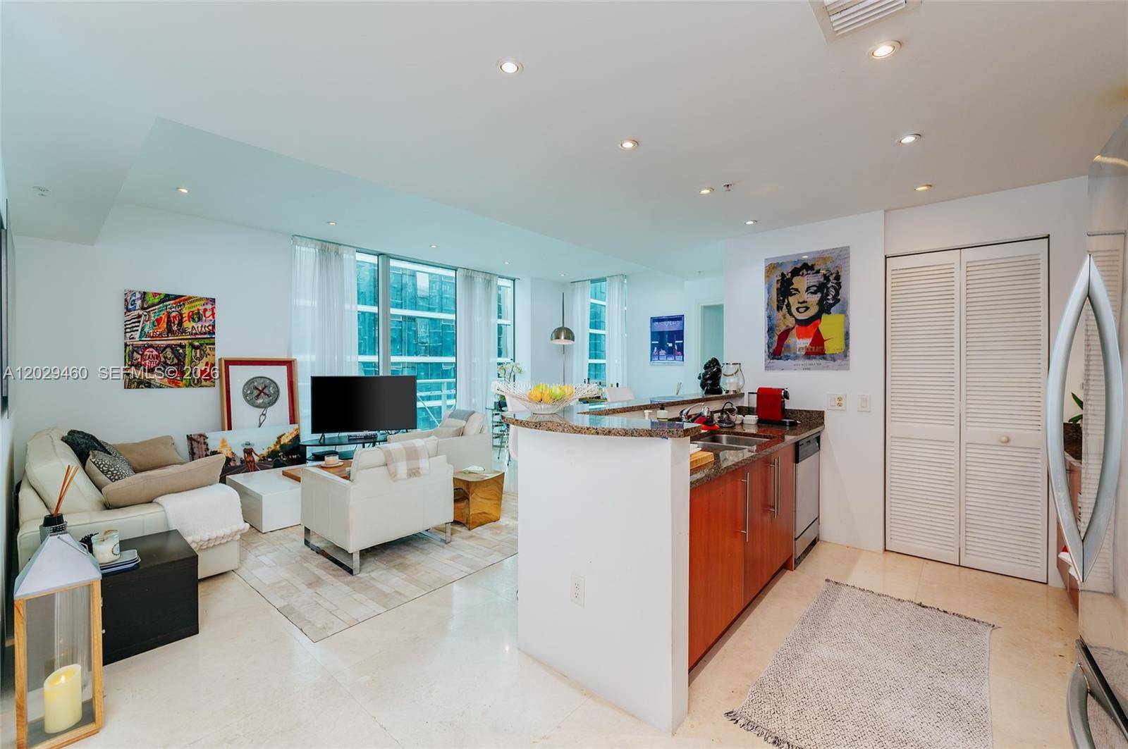 300 S Biscayne BlvdMiami - Condo/Co-Op/Annual,Apartment condo unit T-3702 - picture