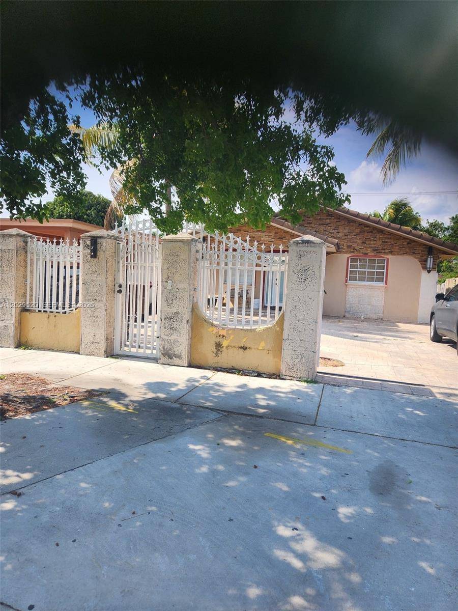 827 E 27th StHialeah - picture