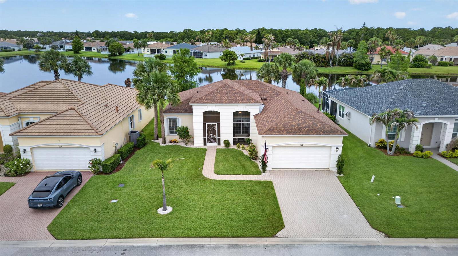 512 SW Lake Manatee - picture