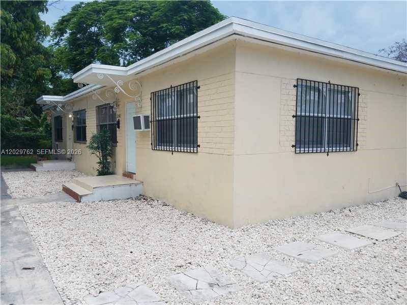 3240 NW 10th AveMiami - picture