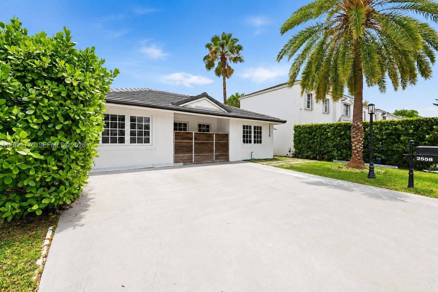 2558 NE 206th TerAventura - picture