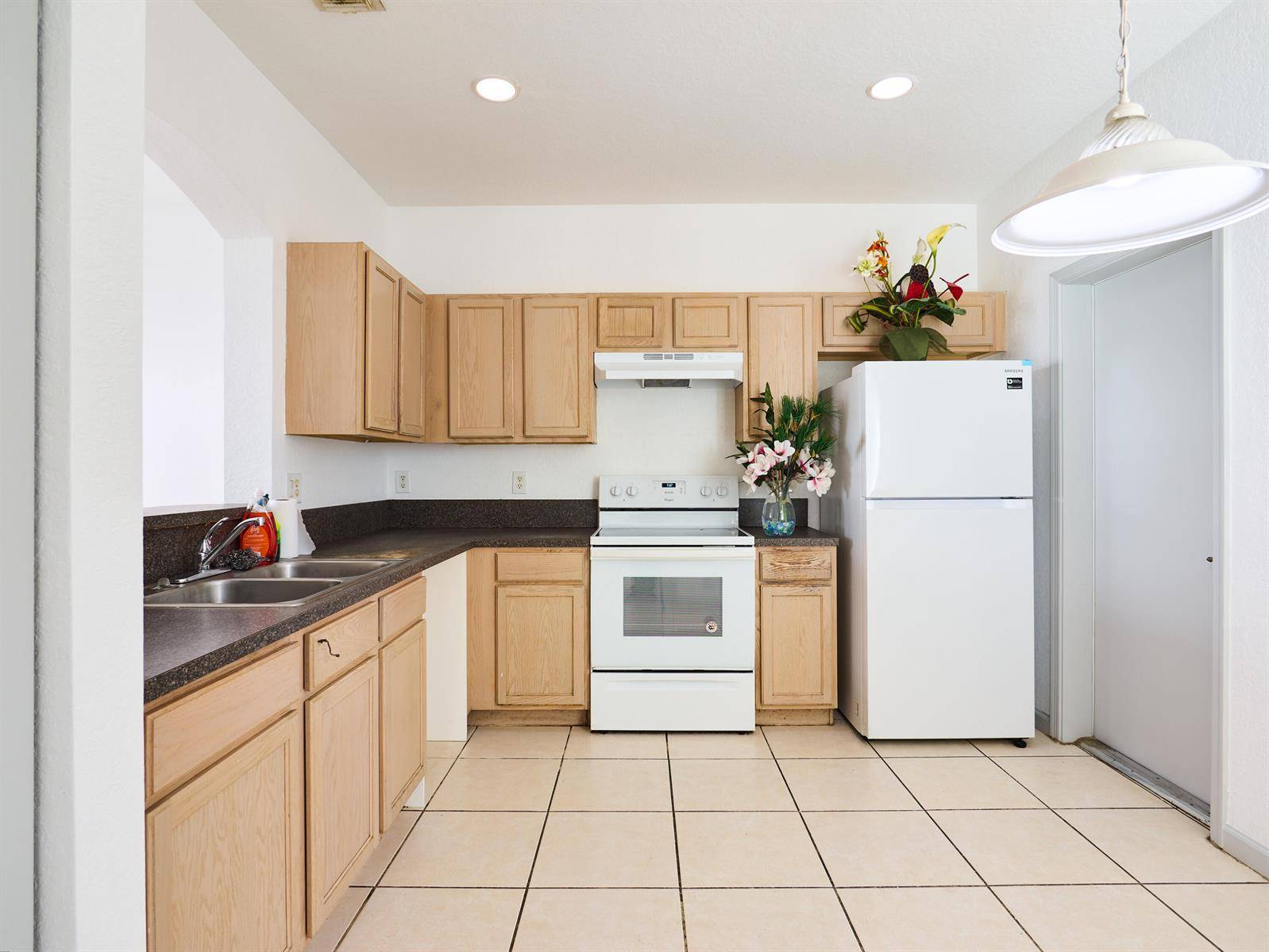 2052 OakhurstRiviera Beach - picture