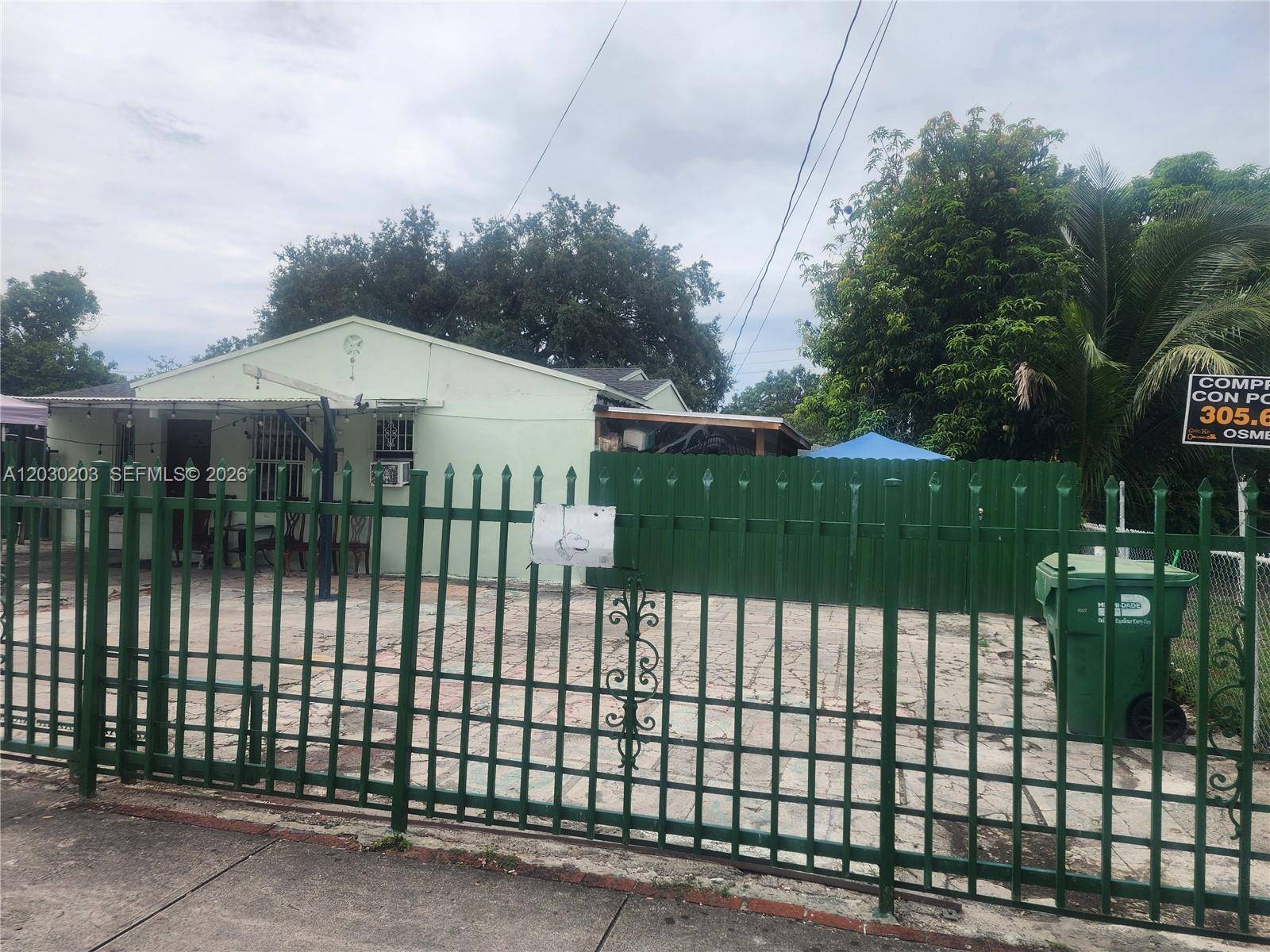 2130 NW 92nd StMiami - picture