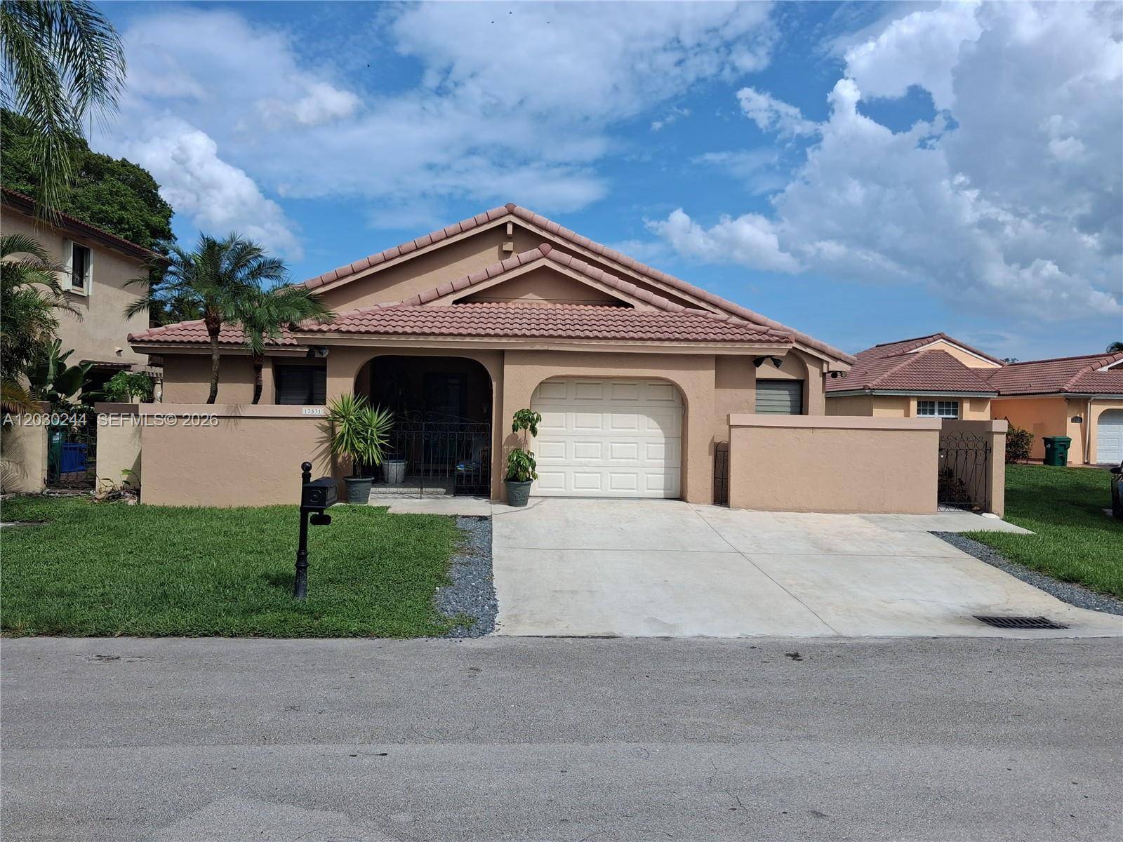 17531 NW 62nd Pl NHialeah - picture