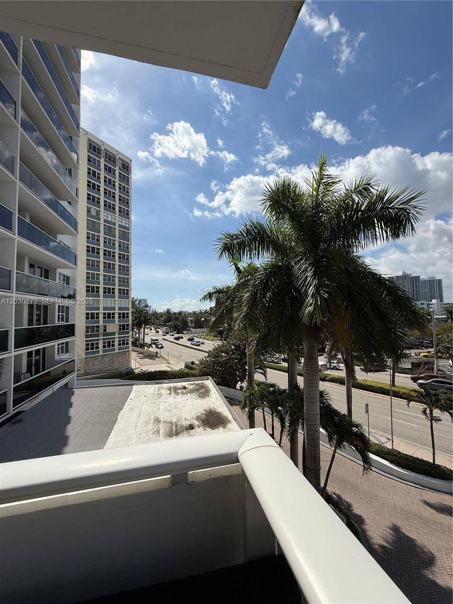 3140 S Ocean DrHallandale Beach - Condo/Co-Op/Annual,Condo condo unit 310 - picture