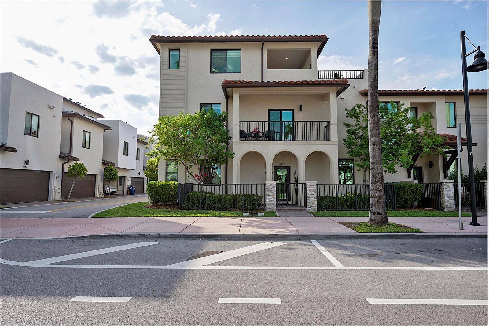 8321 Central ParkDoral - picture