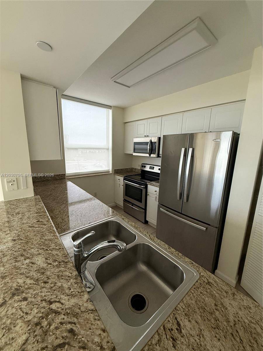 19501 W Country Club DrAventura - Condo/Co-Op/Annual,Condo condo unit 809 - picture