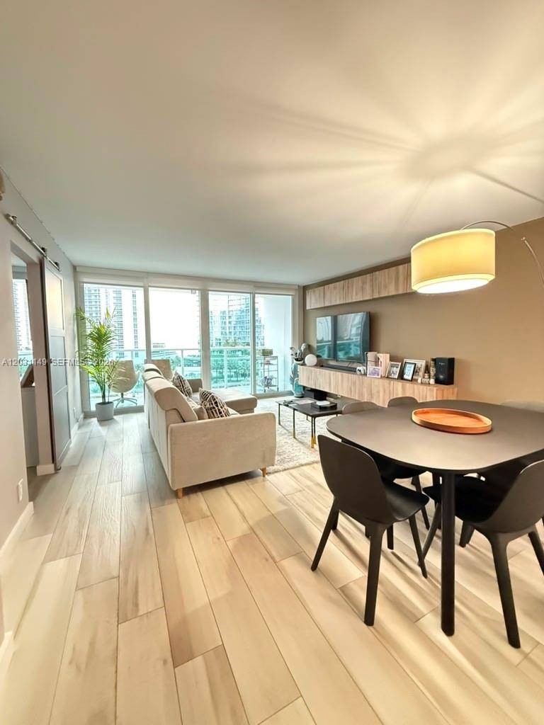 100 Bayview DrSunny Isles Beach - Condo 5+ Stories,Condo condo unit 912 - picture