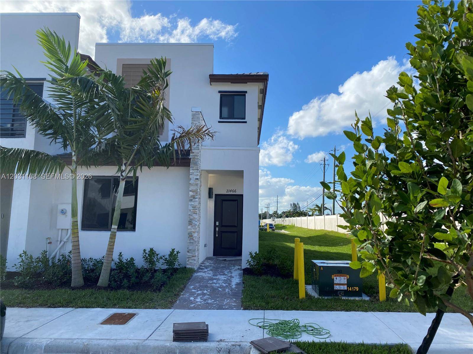 21466 NE 3 PlaceMiami - picture