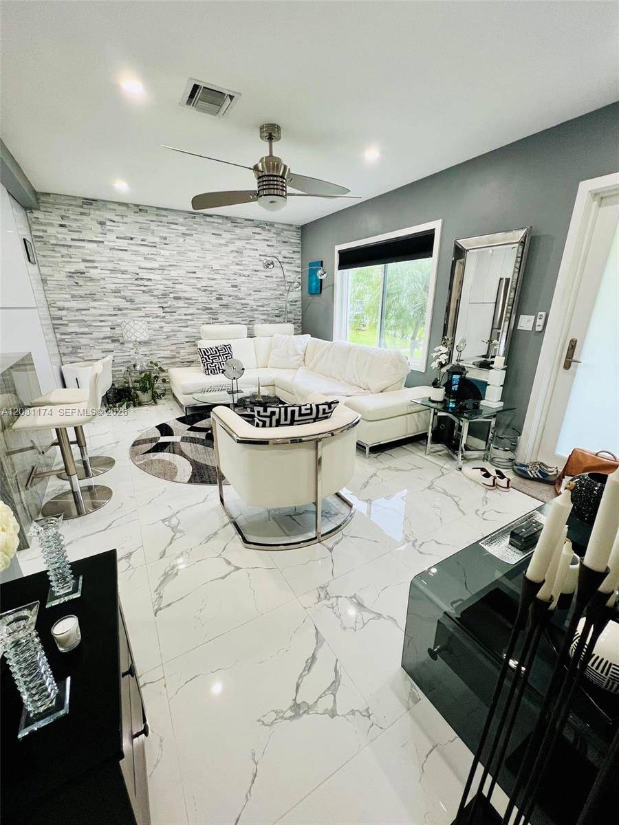 920 NE 108th StBiscayne Park - picture