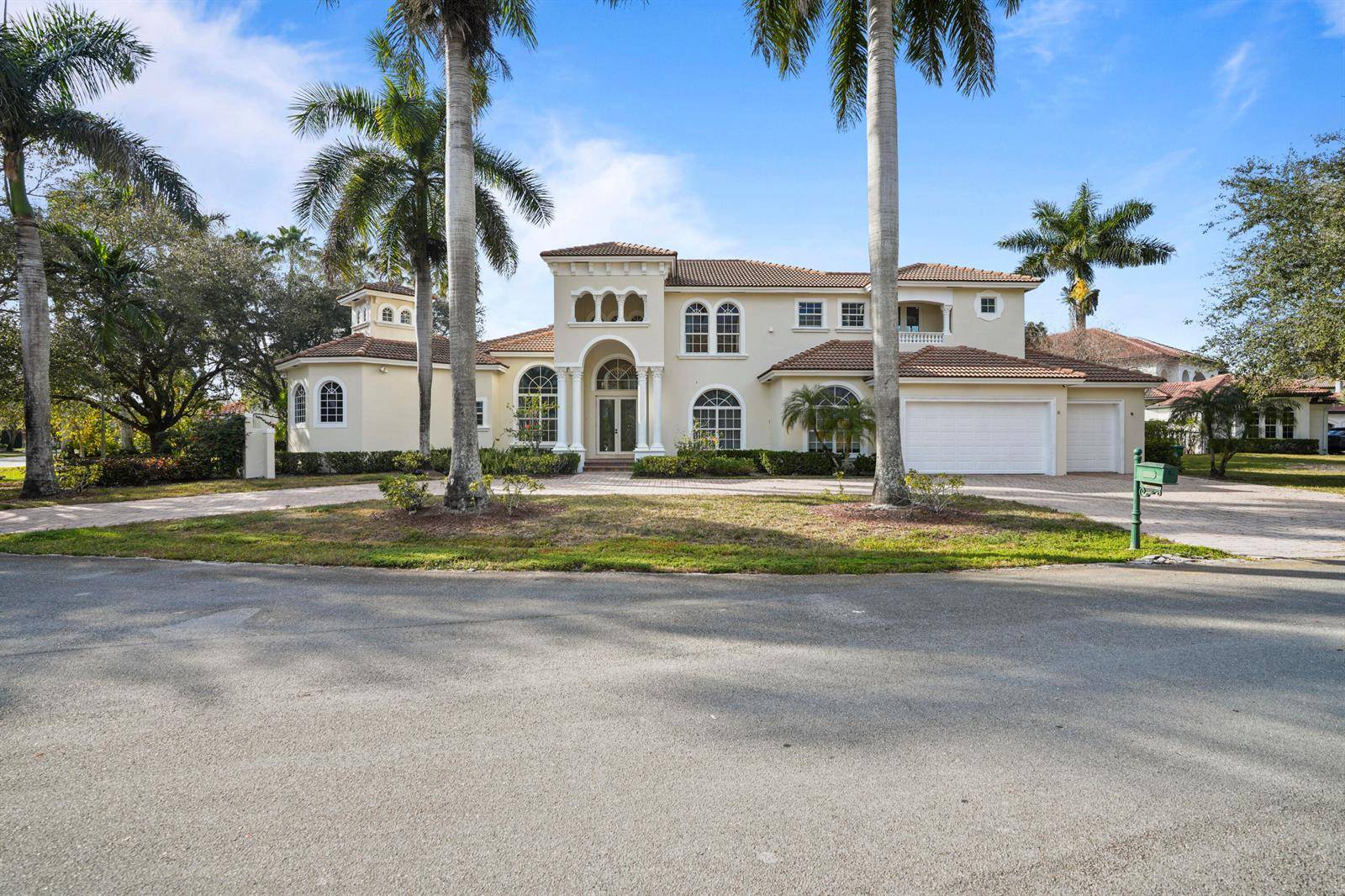 3201 E StonebrookDavie - picture