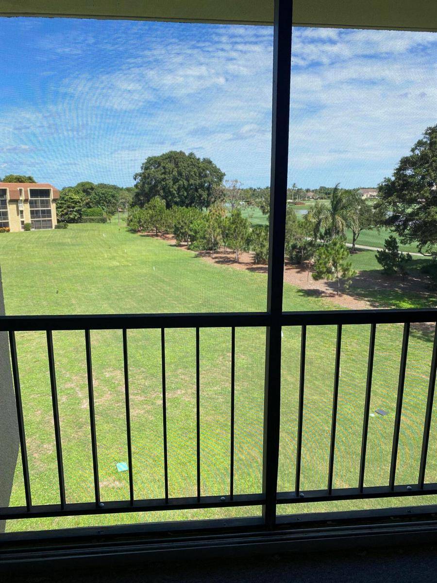 5390 NW Woodland LakesPalm Beach Gardens - WOODLAND LAKES condo unit 4020 - picture