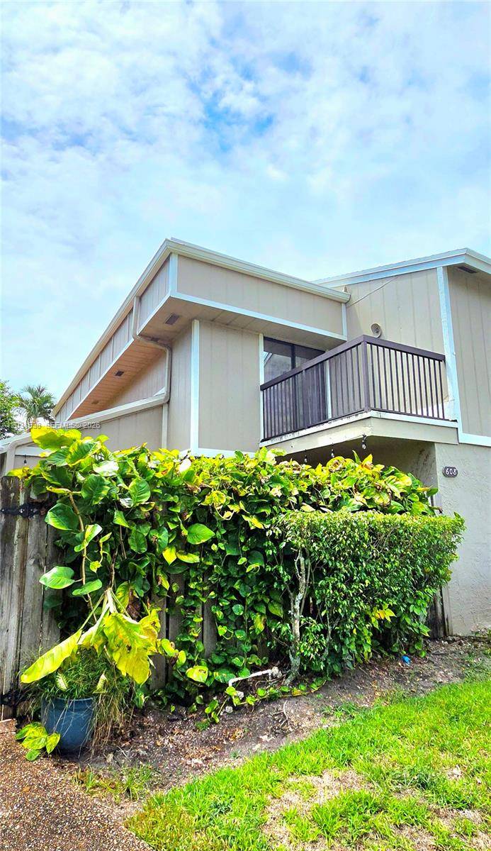 608 Commodore DrPlantation - picture