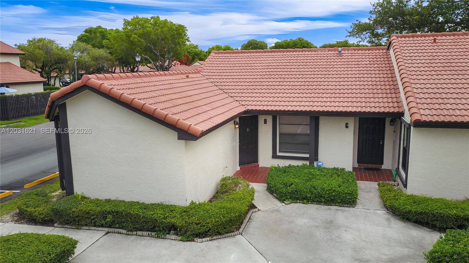 15240 SW 45th TerMiami - LAKES MEADOW VILG HOMES C condo unit 54-H - picture