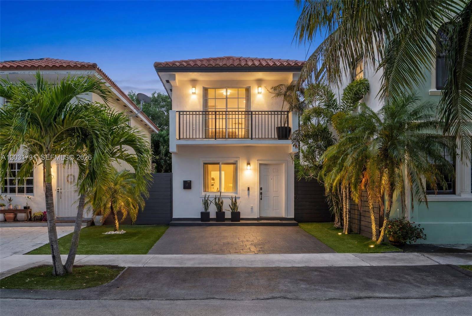 2752 SW 11th StMiami - picture