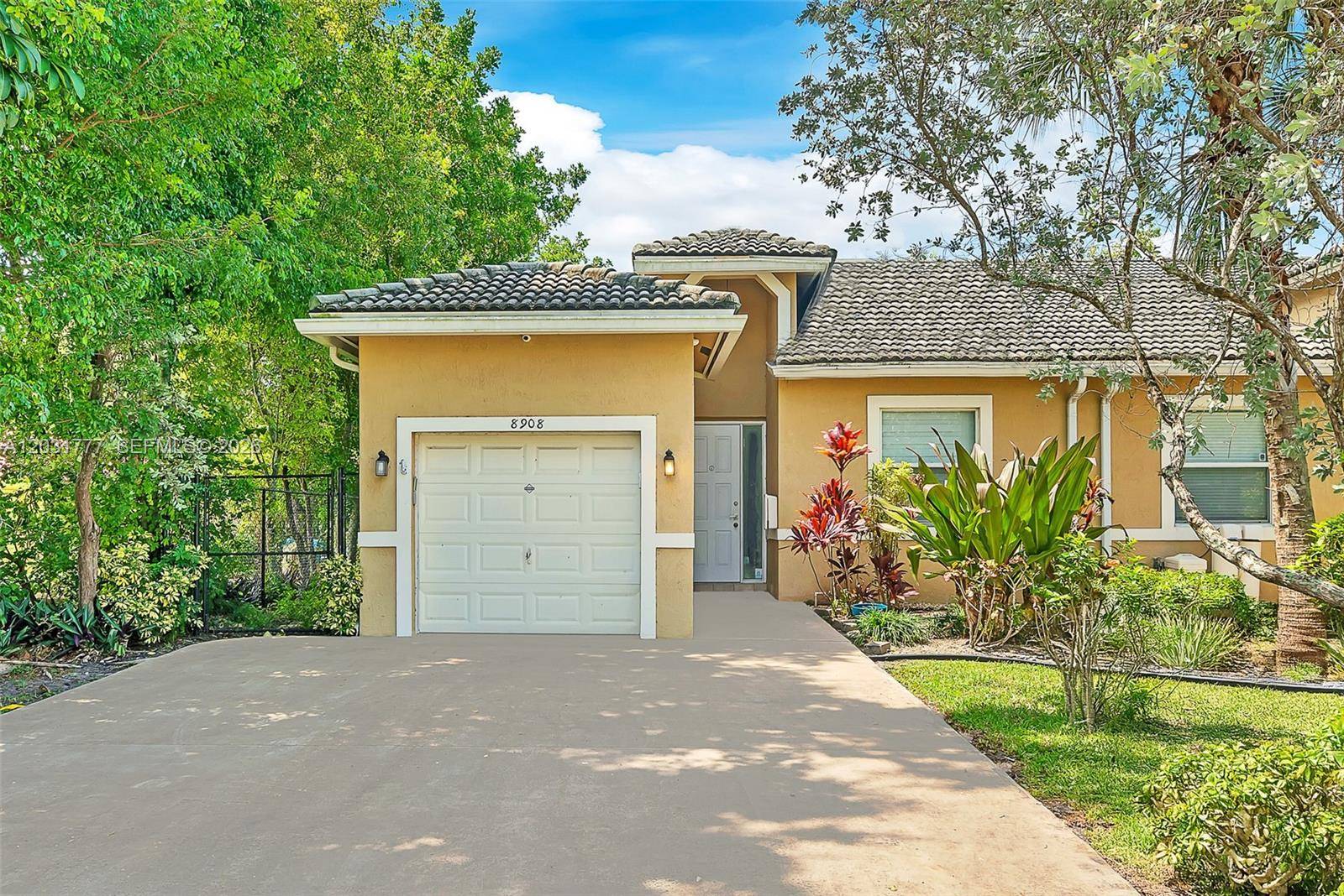 8908 NW 40th StCoral Springs - picture